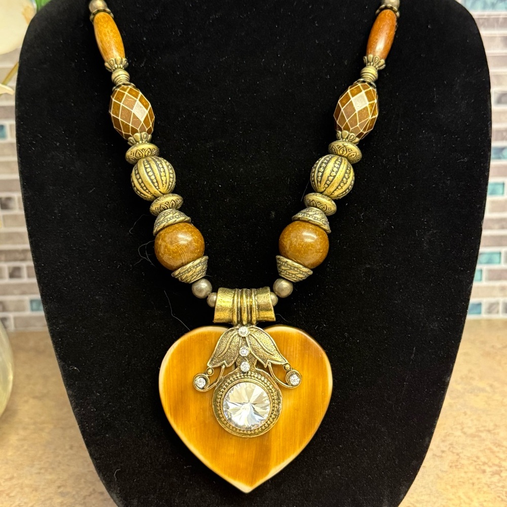 Vintage statement heart and rhinestone necklace - Picture 2 of 4